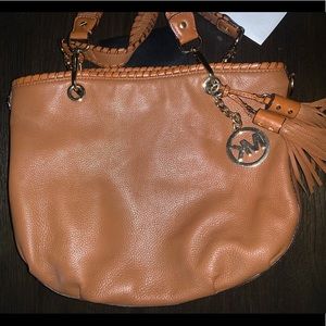 Authentic Michael Kors Tote bag w/matching wallet